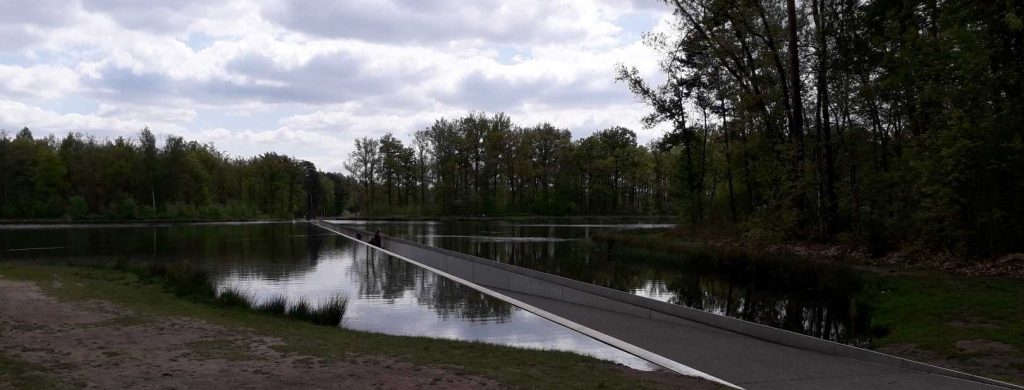 Rowerem przez wodę w Limburgu.